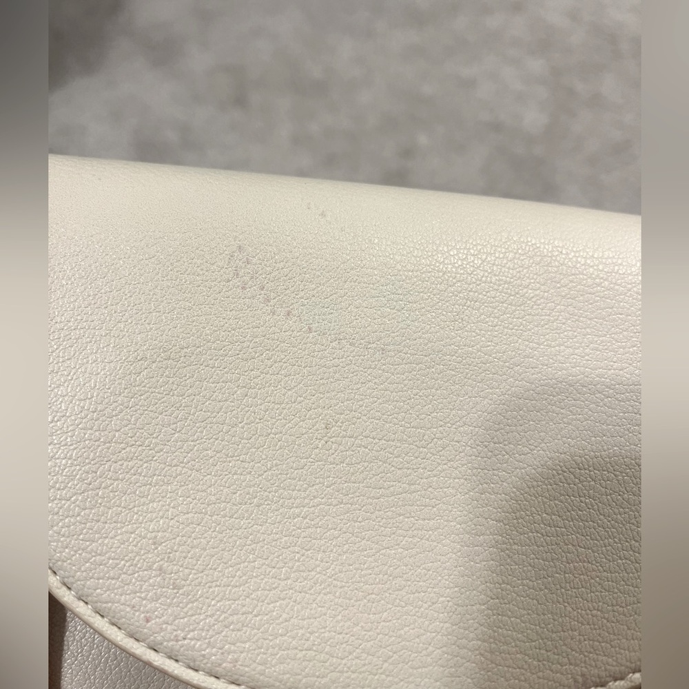 ⭐️5/$25⭐️ Ivory White Crossbody Purse - Picture 9 of 9